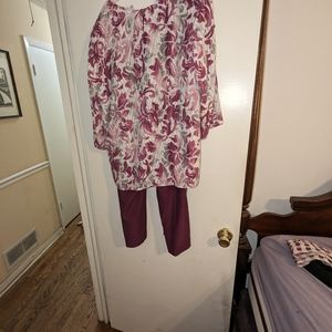 Alfred Dunner ensemble size 16 W burgundy bottoms, burgundy and white top